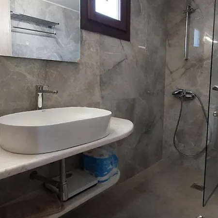 Διαμέρισμα 2 Υπνοδωματίων 50Μ Από Τη Θάλασσα *